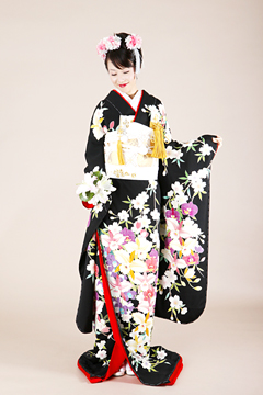 黒引き振袖、黒地　洋蘭・しだれ桜の柄